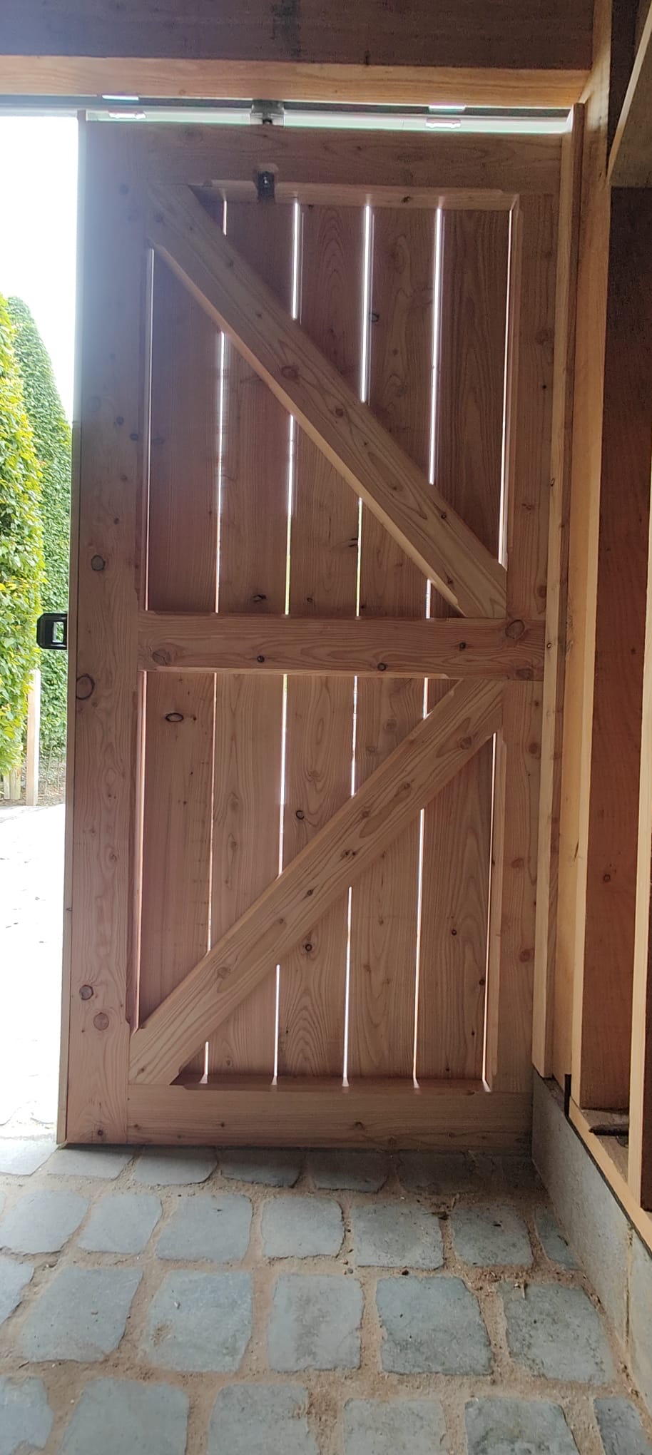 porte de garage en mélèze